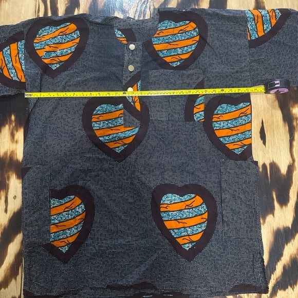Handmade African Ankara Shirt – Heart Print – Unisex – Size L/XL ( approx.) - Picture 3 of 4